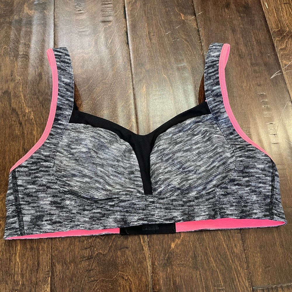 Lululemon Ta Ta Tamer Ill Sports Bra Dramatic Static White Black size 36C - Picture 2 of 8